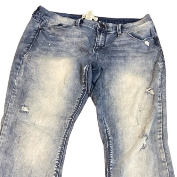 Juniors Straight Leg Jeans - Picture 3 of 4